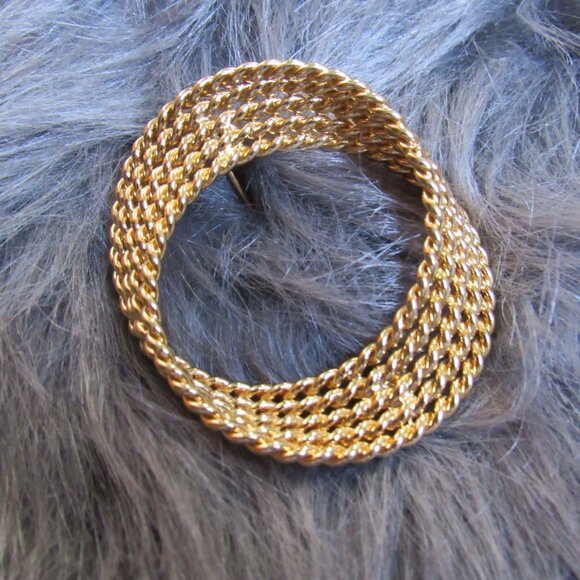 CLASSIC MONET BROOCH-OVAL TWISTED GOLD ROPE-PIN-TRENDY-UNISEX - Picture 2 of 7